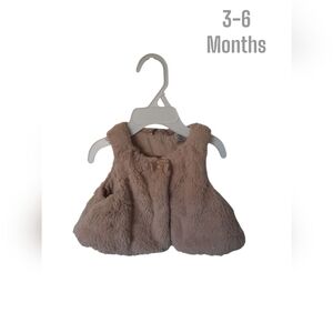 CALVIN KLEIN 3-6 months baby faux fur no sleeves‎ vest winter / spring / Fall